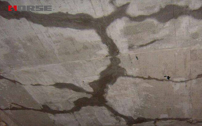 Treatment and reinforcement of leakage of cracks Treatment and reinforcement of leakage of cracks