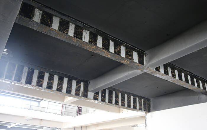 Carbon fiber fabric reinforced concrete beam Carbon fiber fabric reinforced concrete beam
